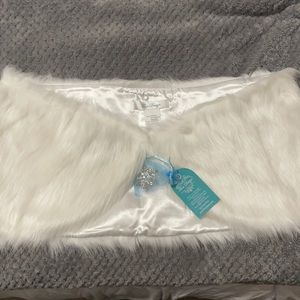 Faux fur wrap, Bridal Wrap, white faux fur shawl, wedding fur shawl, winter cape